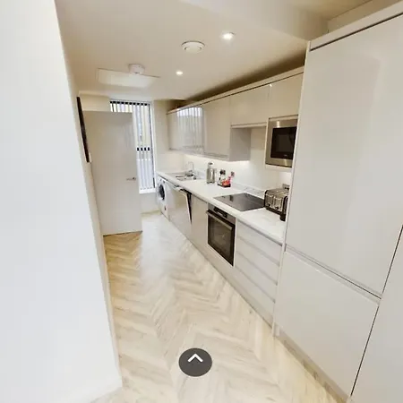 Luxury 2-bedroom Penthouse With Stunning Views And Parking - Leeds Centre *