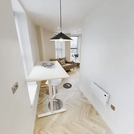 Luxury 2-bedroom Penthouse With Stunning Views And Parking - Centre * לידס