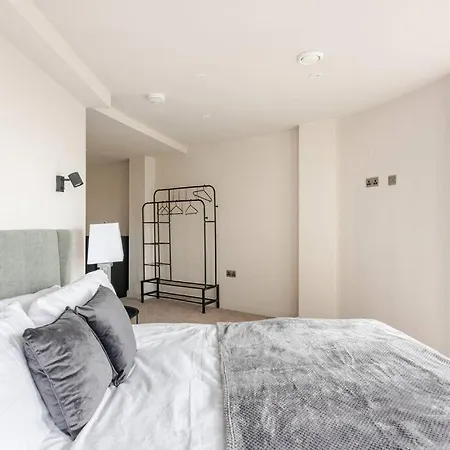 Luxury 2-bedroom Penthouse With Stunning Views And Parking - Leeds Centre Apartment Leeds (West Yorkshire)