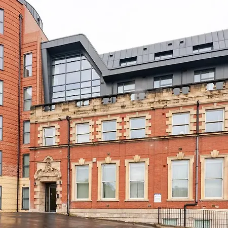 Apartment Luxury 2-bedroom Penthouse With Stunning Views And Parking - Leeds Centre *