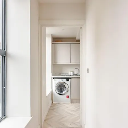 Apartment Luxury 2-bedroom Penthouse With Stunning Views And Parking - Leeds Centre