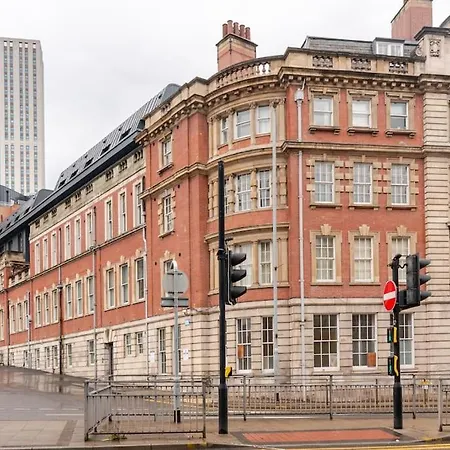 Luxury 2-bedroom Penthouse With Stunning Views And Parking - Leeds Centre *