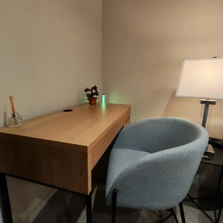 Апартаменты Luxury 2-bedroom Penthouse With Stunning Views And Parking - Centre *