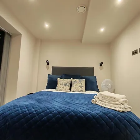 Appartamento Luxury 2-bedroom Penthouse With Stunning Views And Parking - Centre *