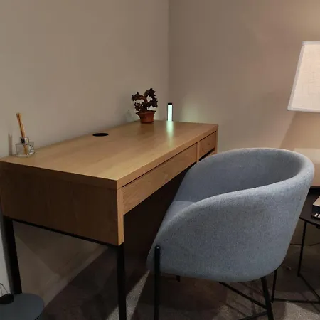 Luxury 2-bedroom Penthouse With Stunning Views And Parking - Centre Appartamento