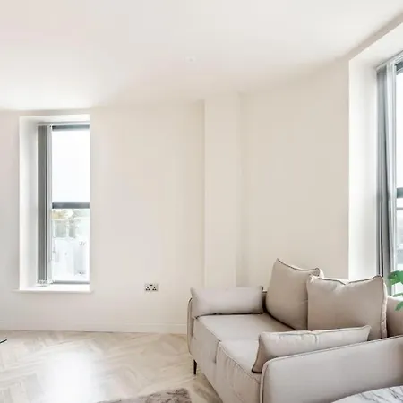 Апартаменты Luxury 2-bedroom Penthouse With Stunning Views And Parking - Centre