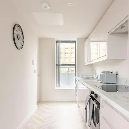 Apartament Luxury 2-bedroom Penthouse With Stunning Views And Parking - Centre *