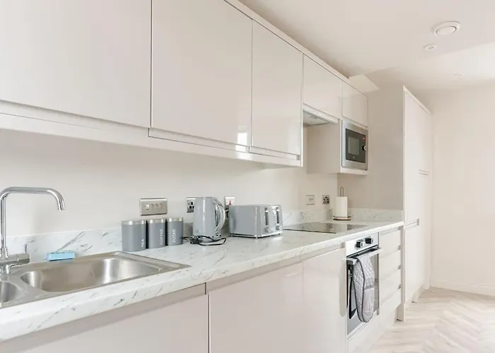 Apartamento Luxury 2-bedroom Penthouse With Stunning Views And Parking - Centre