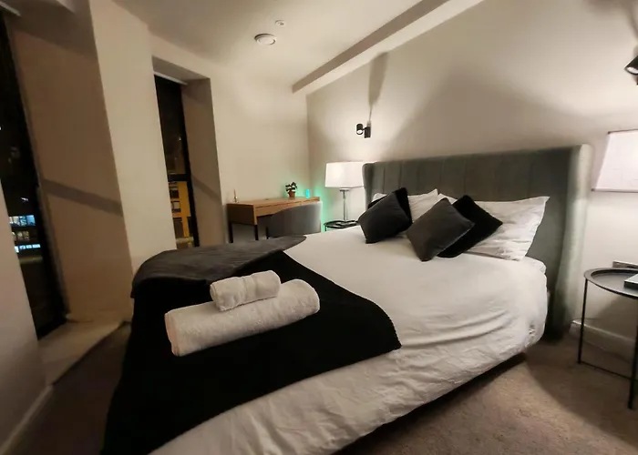 Luxury 2-bedroom Penthouse With Stunning Views And Parking - Centre アパート