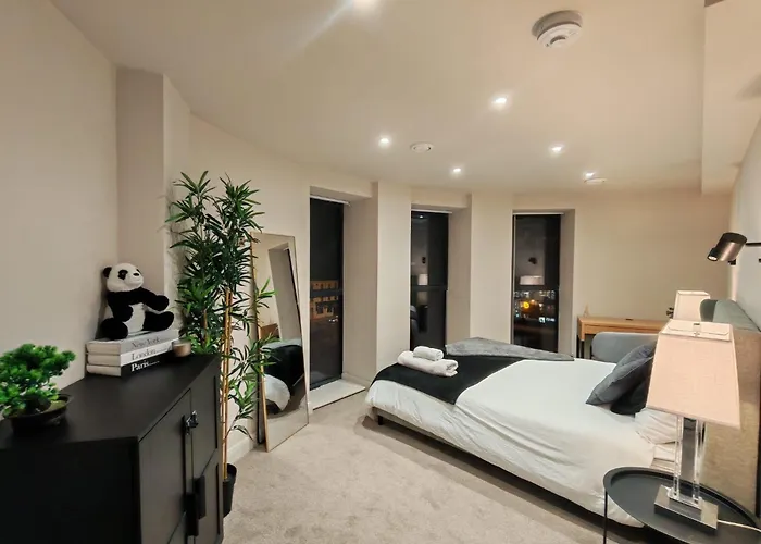 アパート Luxury 2-bedroom Penthouse With Stunning Views And Parking - Centre *