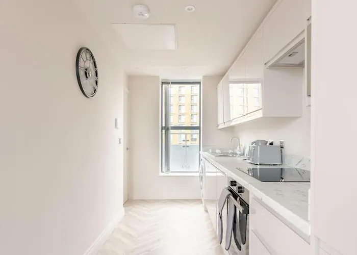 アパート Luxury 2-bedroom Penthouse With Stunning Views And Parking - Centre *