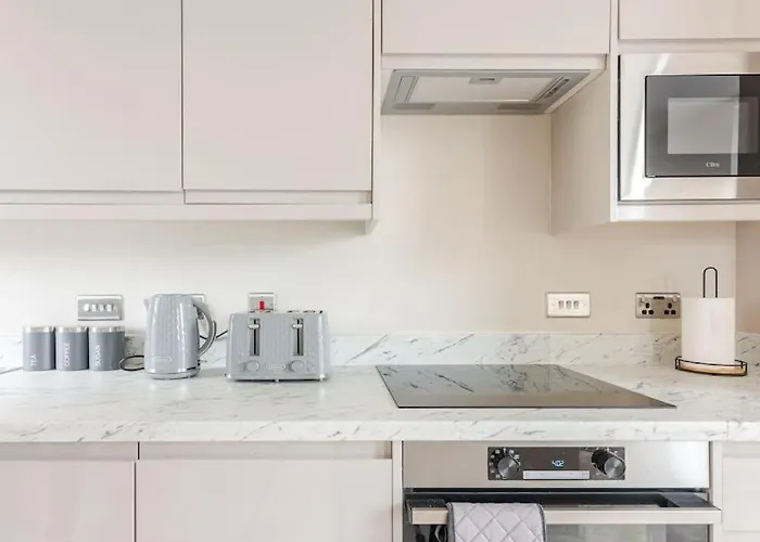 アパート Luxury 2-bedroom Penthouse With Stunning Views And Parking - Centre