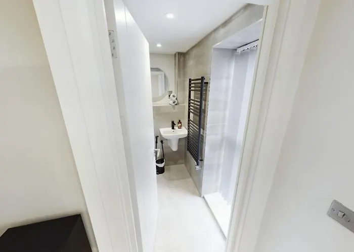 Luxury 2-bedroom Penthouse With Stunning Views And Parking - Centre * Leeds (West Yorkshire)