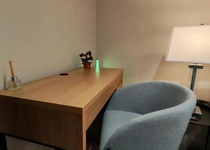 Apartment Luxury 2-bedroom Penthouse With Stunning Views And Parking - Centre *