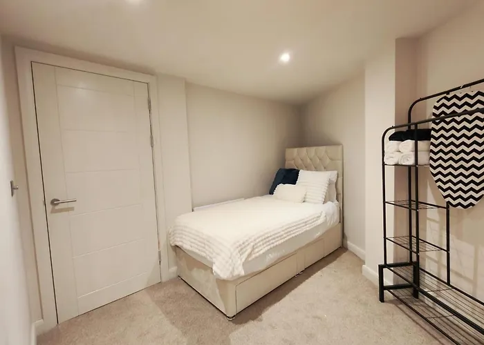 Apartment Luxury 2-bedroom Penthouse With Stunning Views And Parking - Centre Leeds (West Yorkshire)